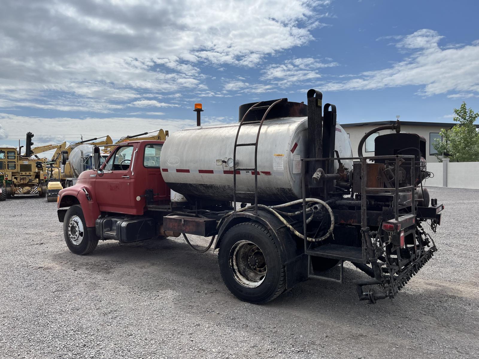 CAMION PETROLIZADOR ETNYRE MU10TRK